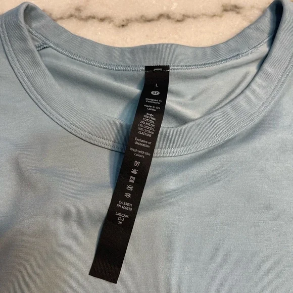 Men’s LuluLemon Shirt - Picture 2 of 2